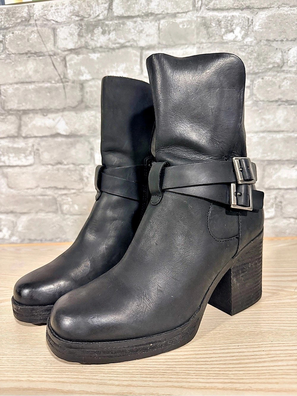 Korks Boots Leather Heeled in Black US 8